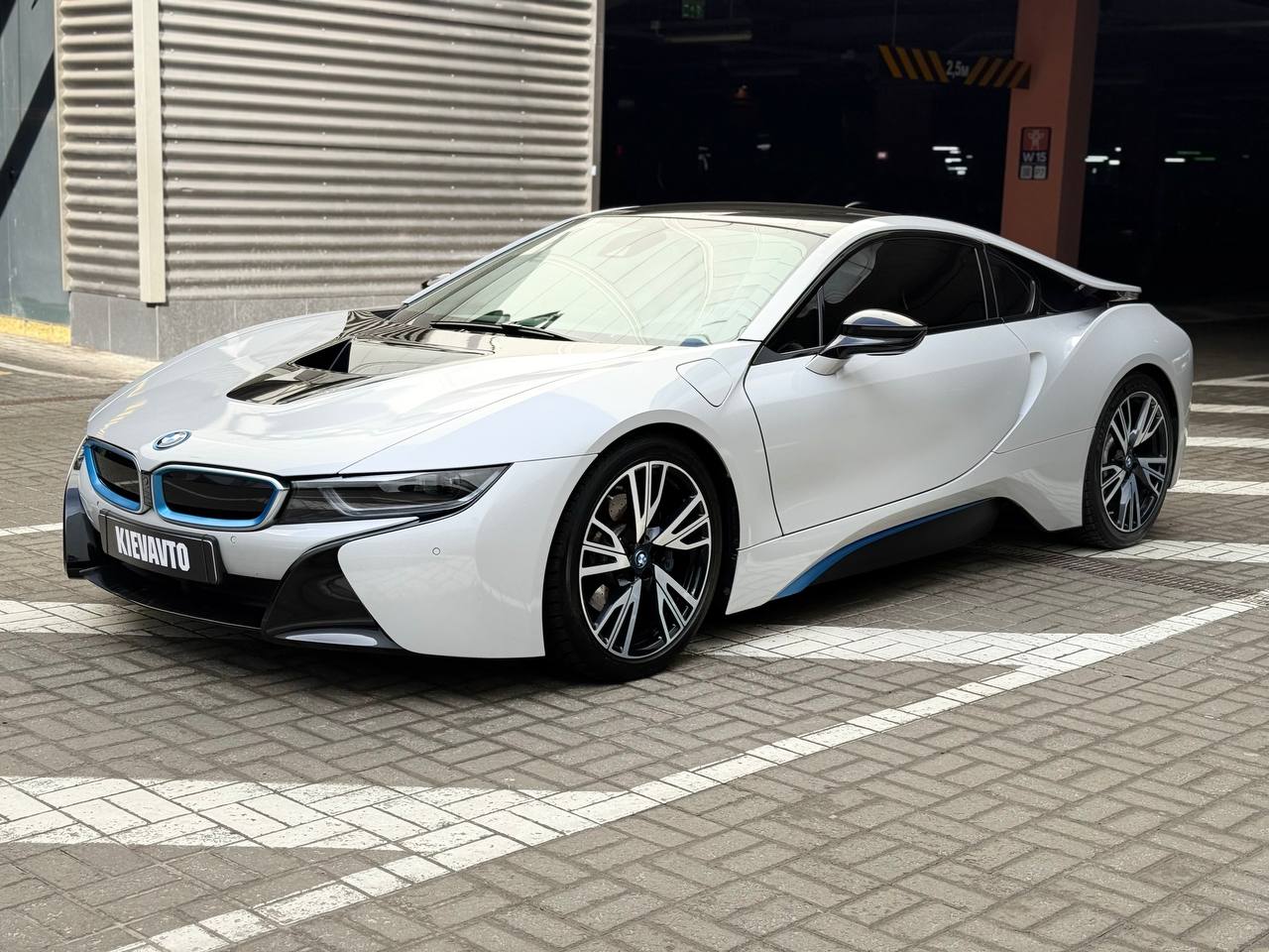 Купити BMW i8 Київ