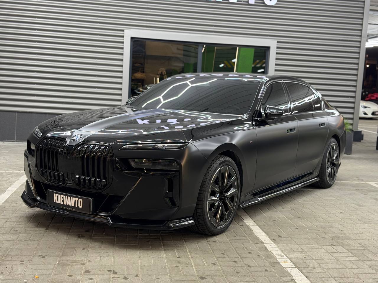 Купити BMW 760 Київ