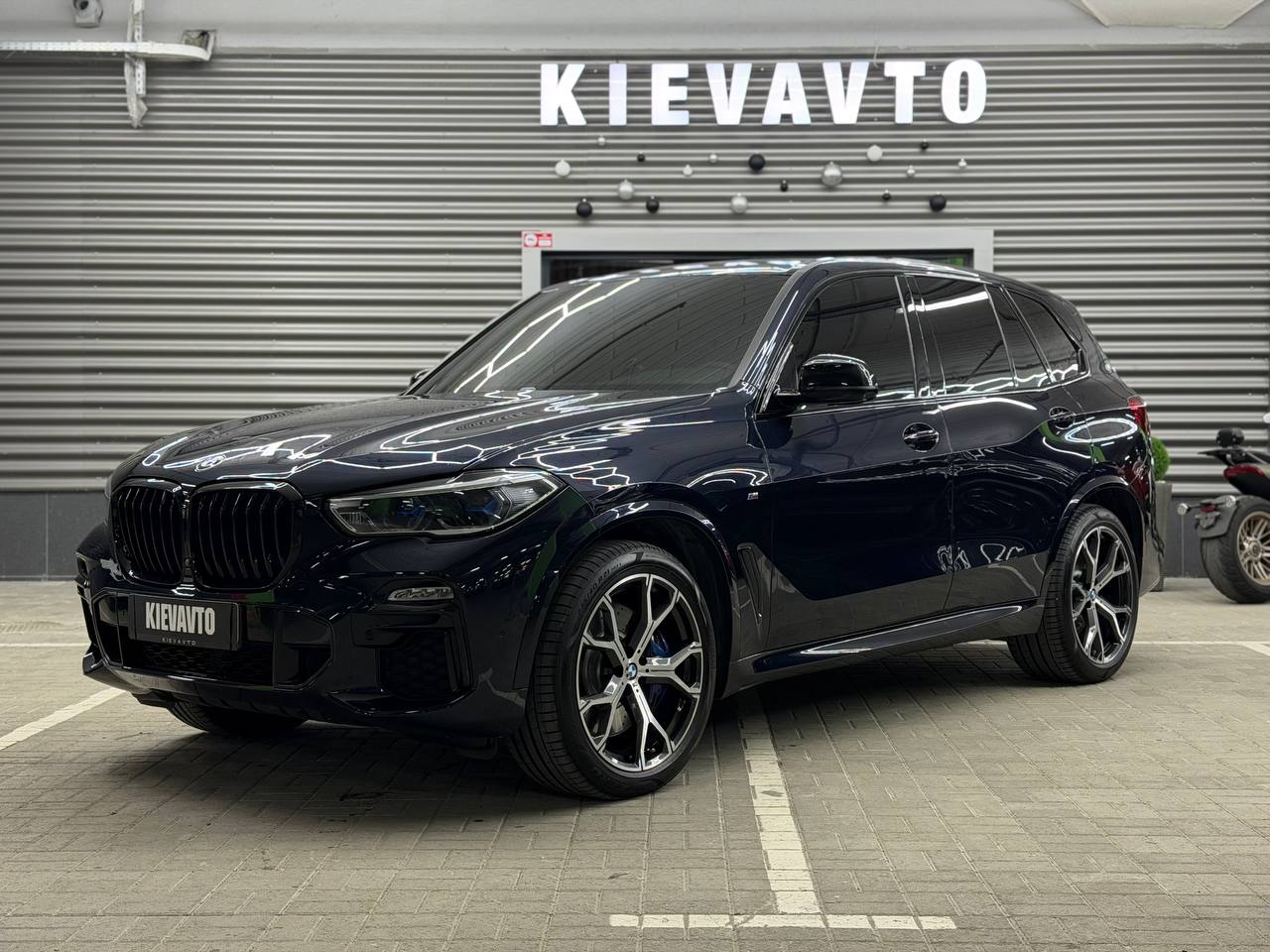 Купити BMW X5 M50d  Київ