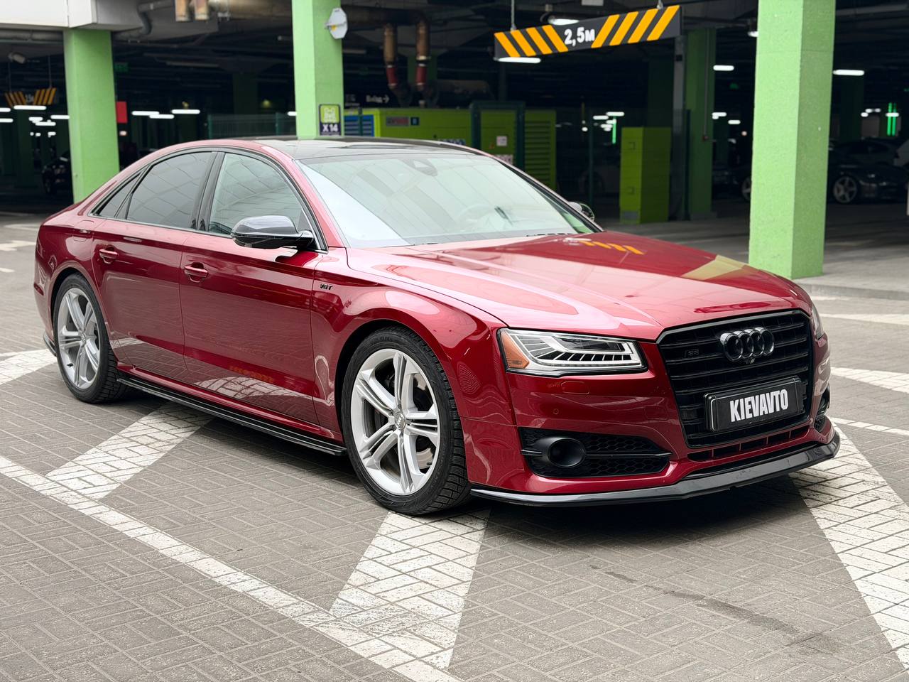 Купити Audi S8 Київ