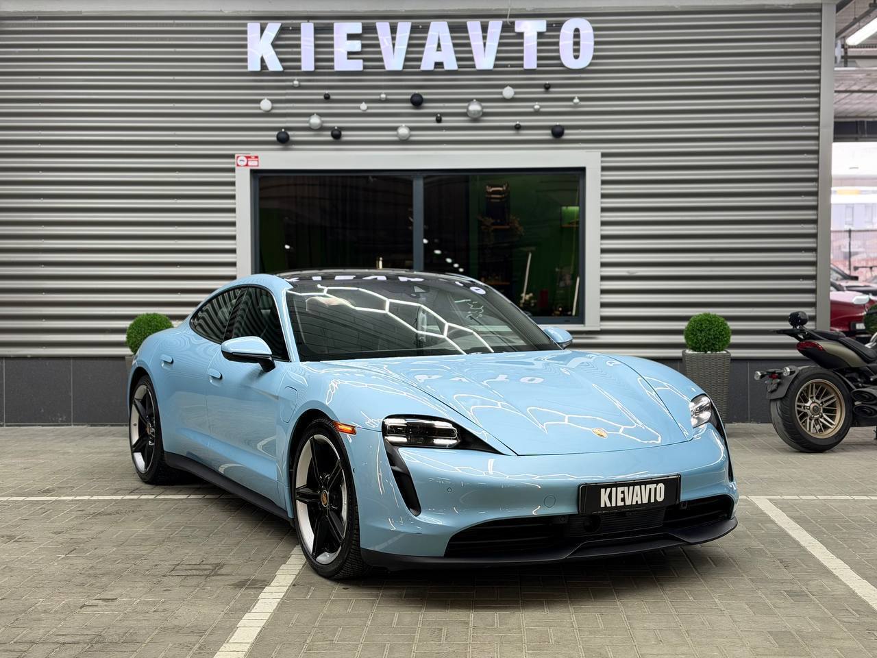 Купити Porsche Taycan Київ