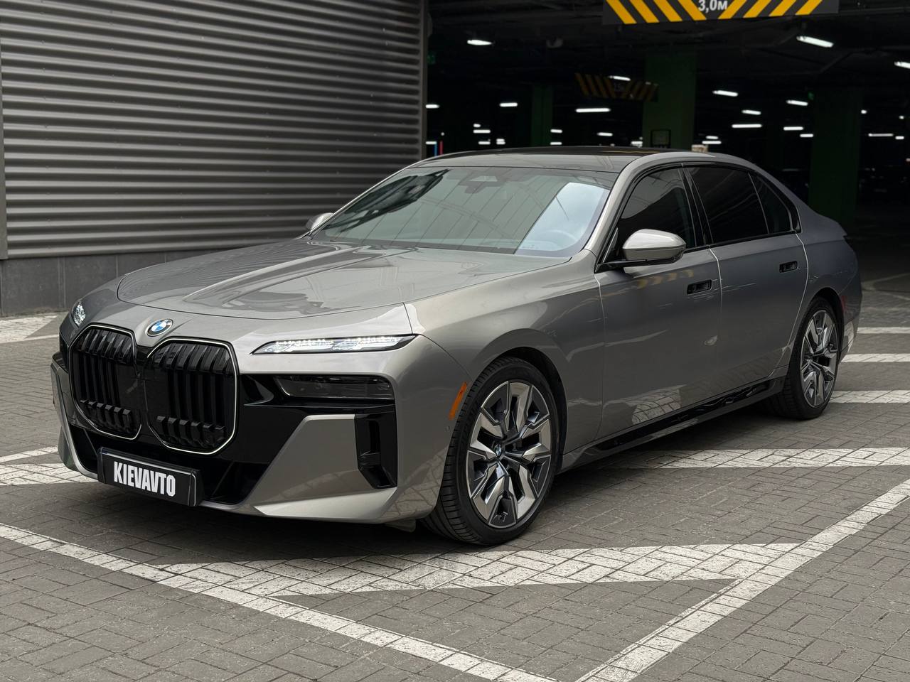 Купити BMW 740I Київ
