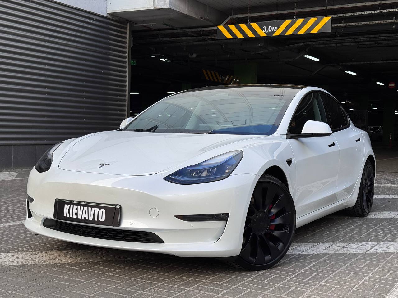 Купити Tesla 3 Performance Київ
