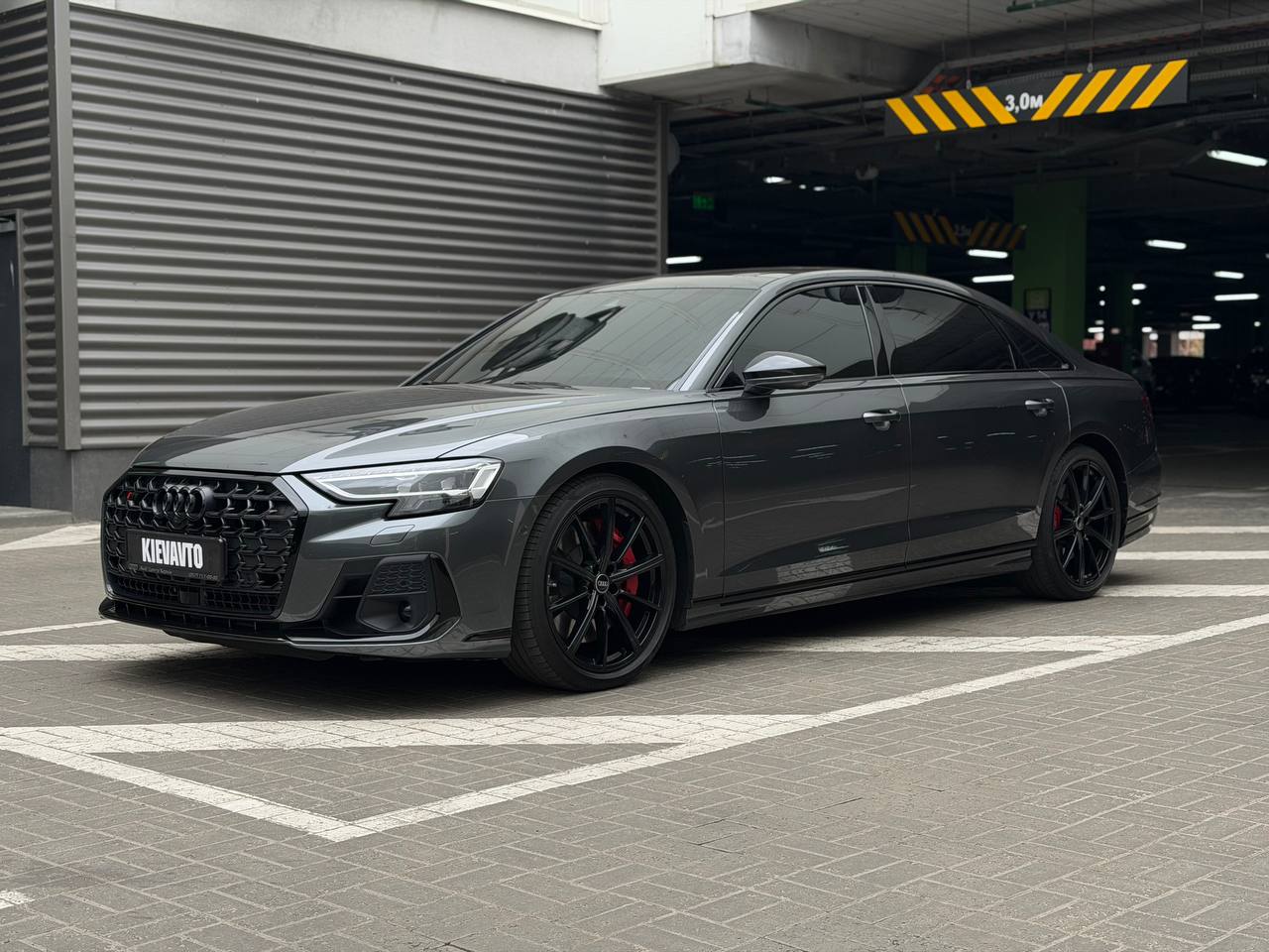 Купити Audi S8 Long Київ