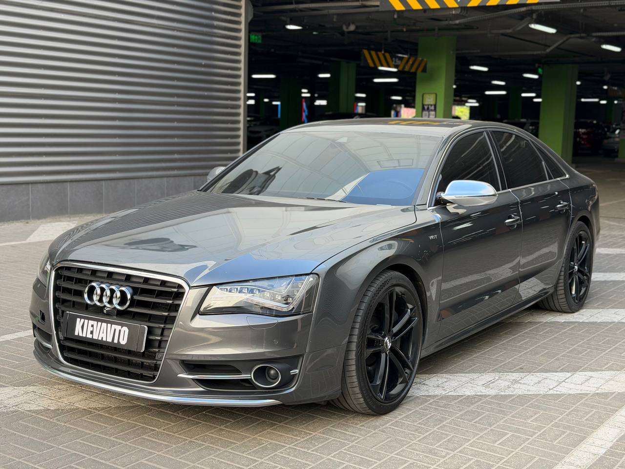 Купити Audi S8 Київ