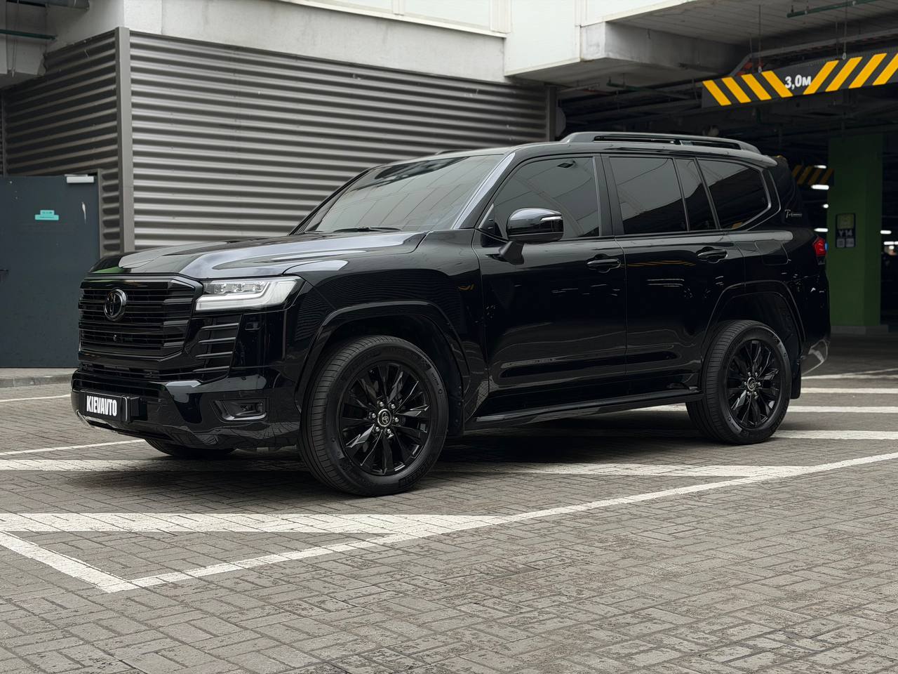 Купити Toyota Land Cruiser 300 Київ