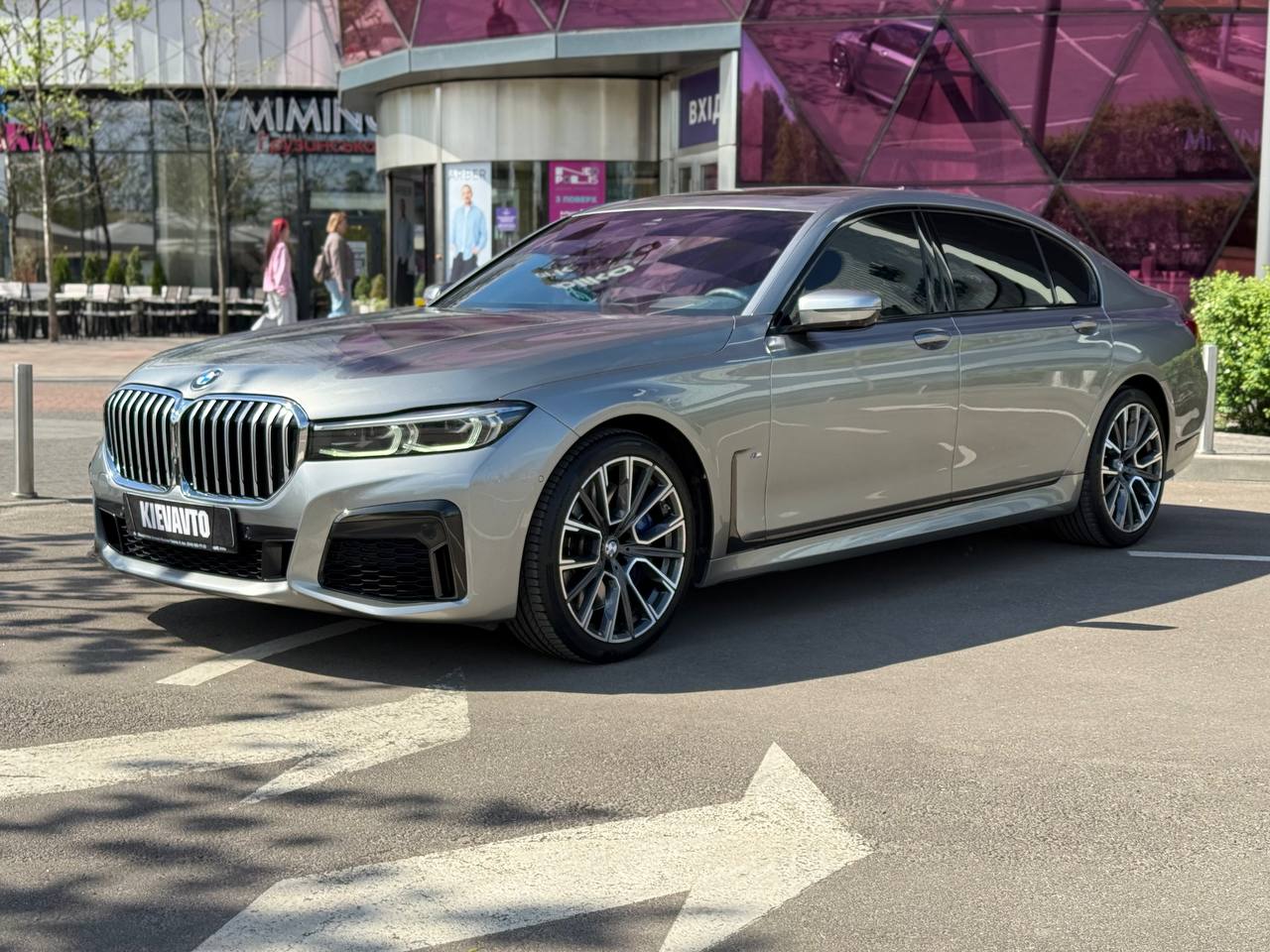 Купити BMW 740і Київ