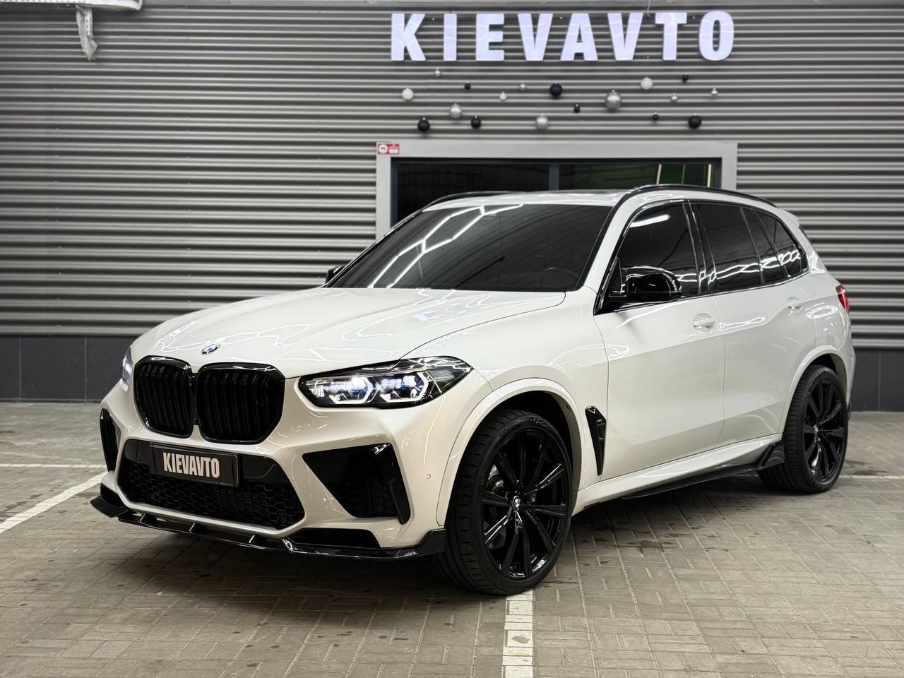 Купити BMW m50i Київ