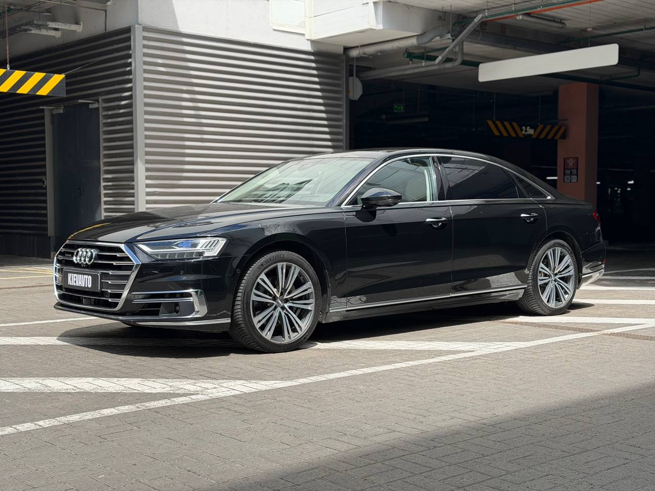 Купити Audi A8 Київ