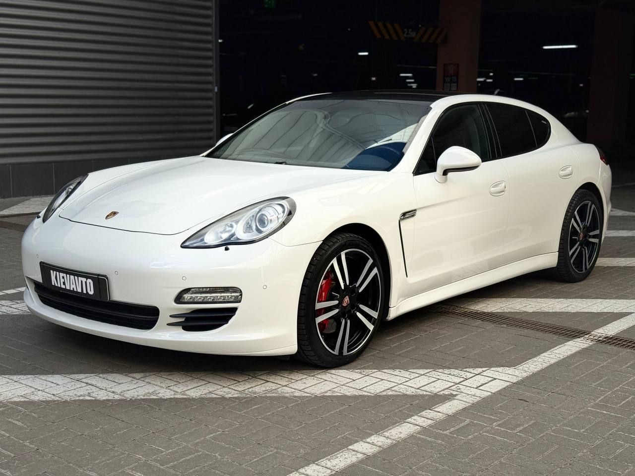 Купити Porsche Panamera Київ