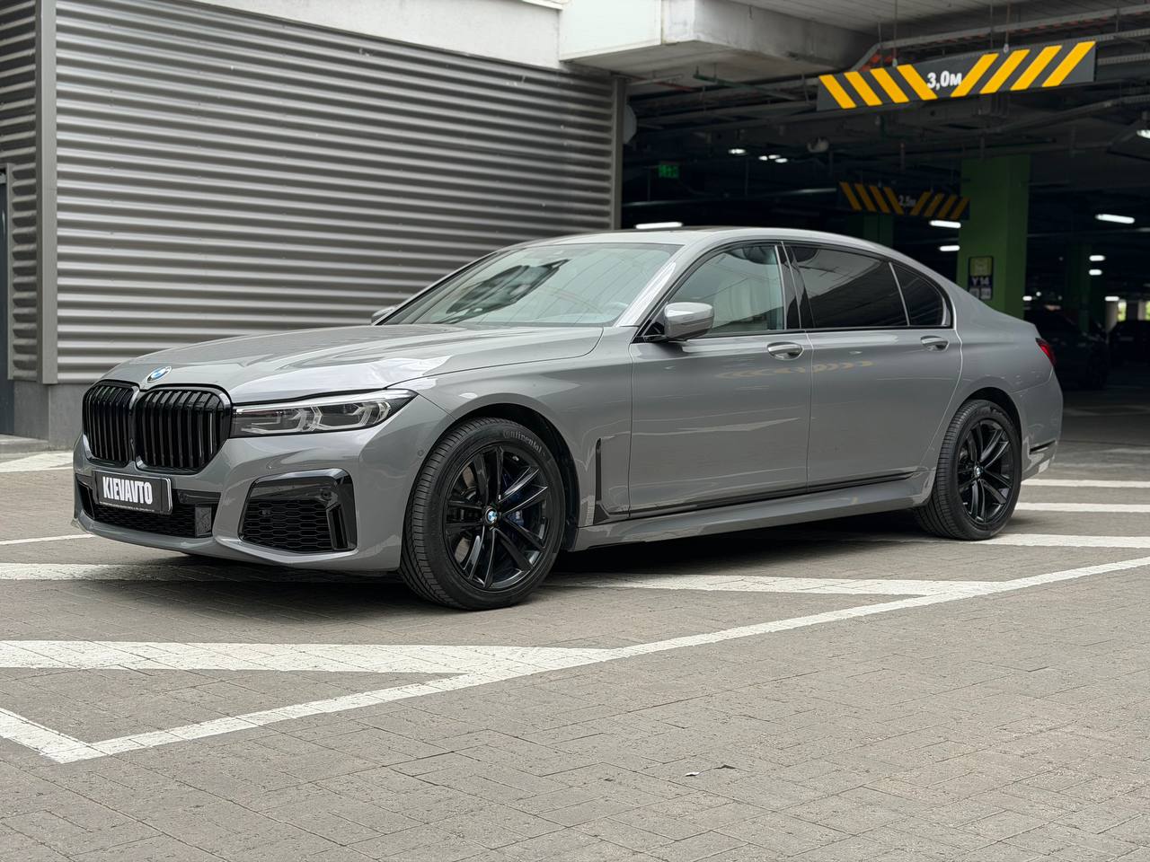 Купити BMW 750 Київ