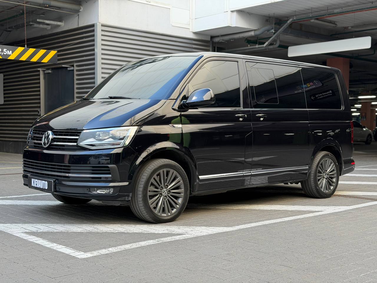 Купити Volkswagen Multivan Київ