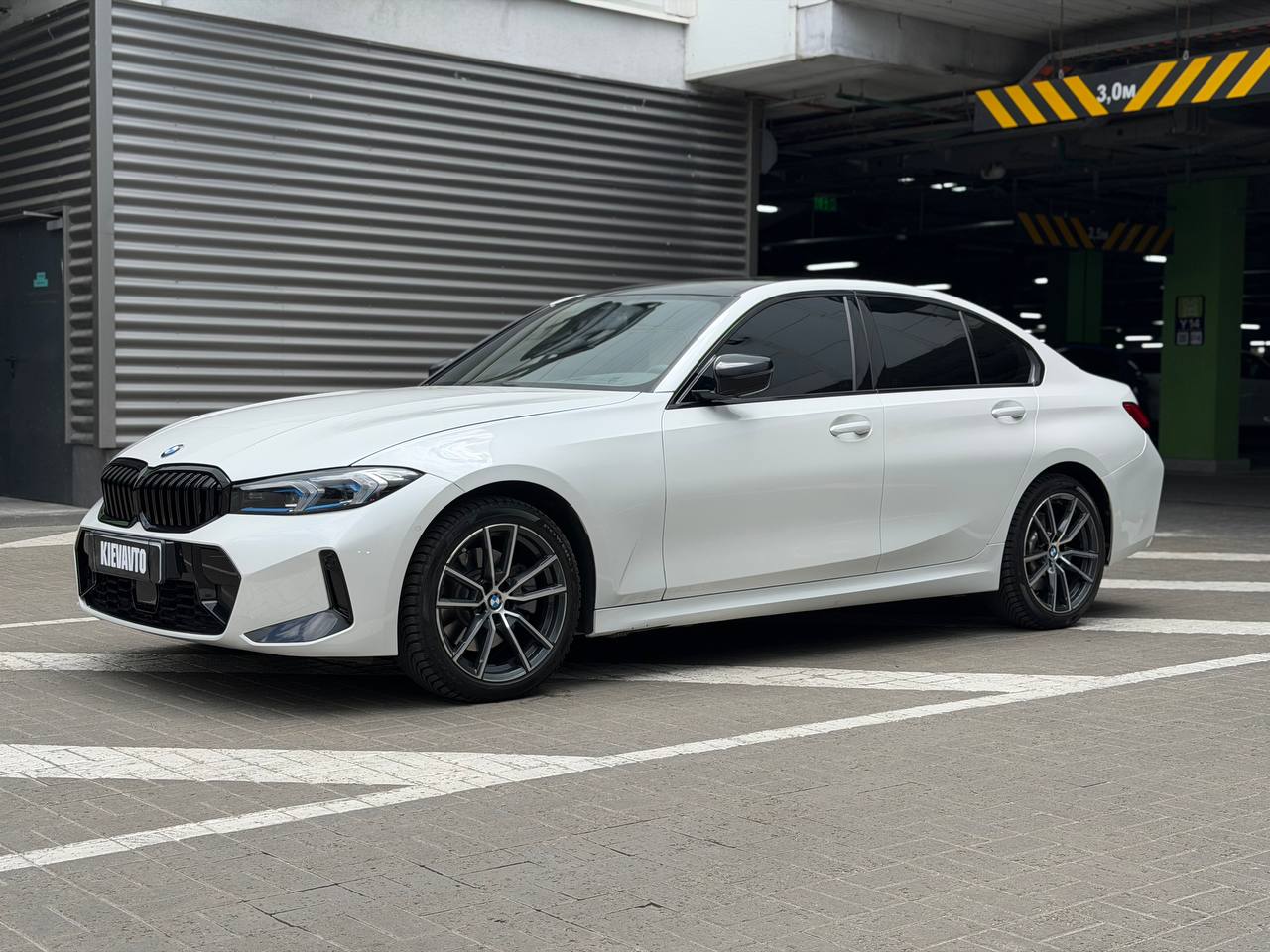 Купити BMW 330 Київ