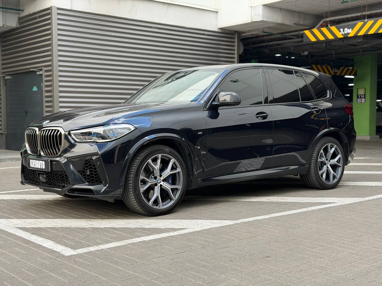 Купити BMW X5 M50i Київ
