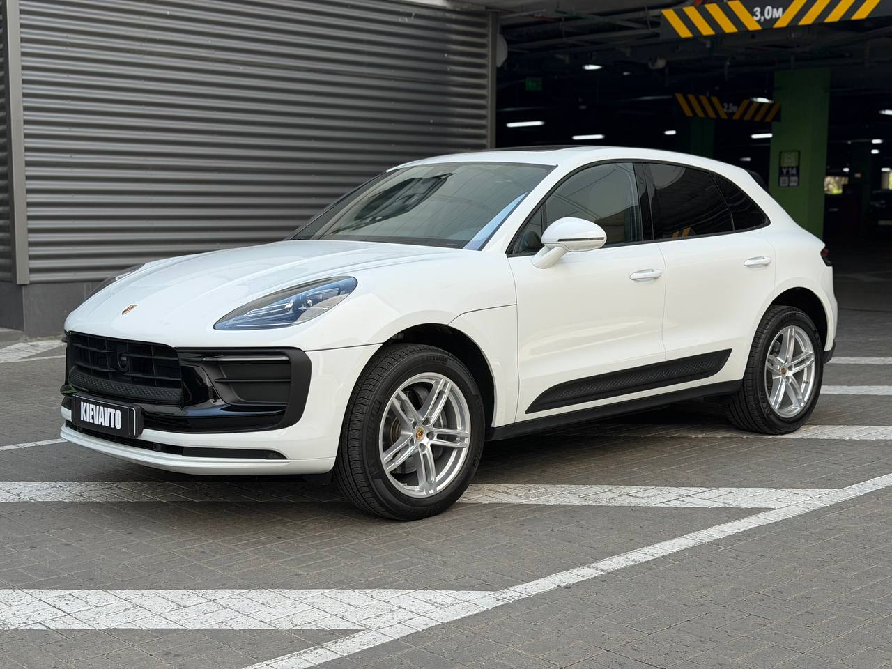 Купити Porsche Macan Київ