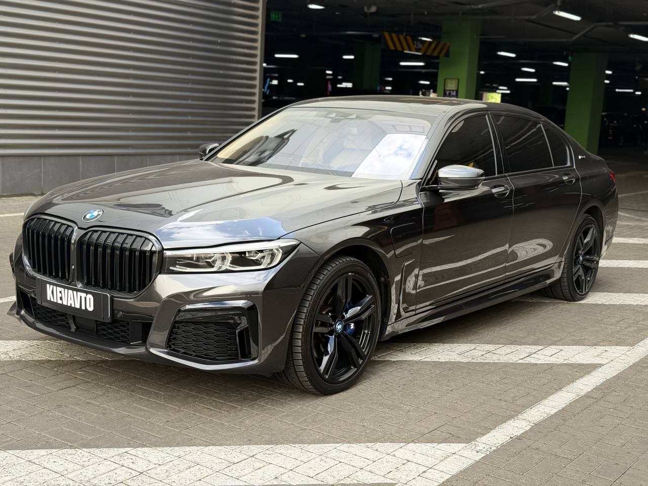 Купити BMW 740е Київ