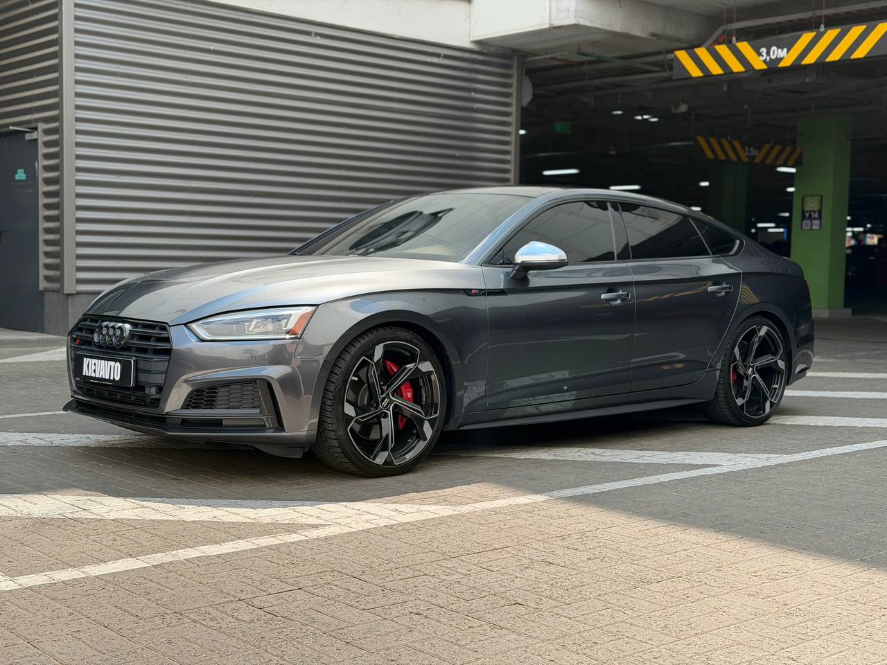 Купити Audi S5 Київ