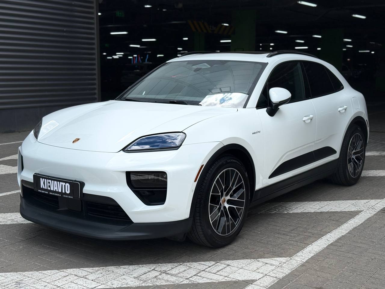 Купити Porsche Macan Electric Київ