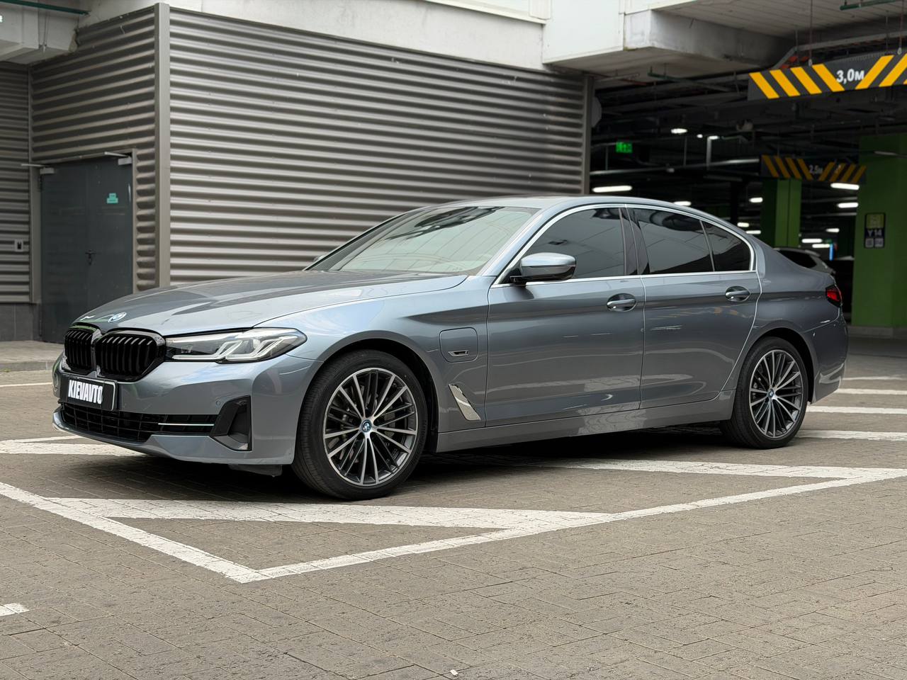 Купити BMW 530e Київ