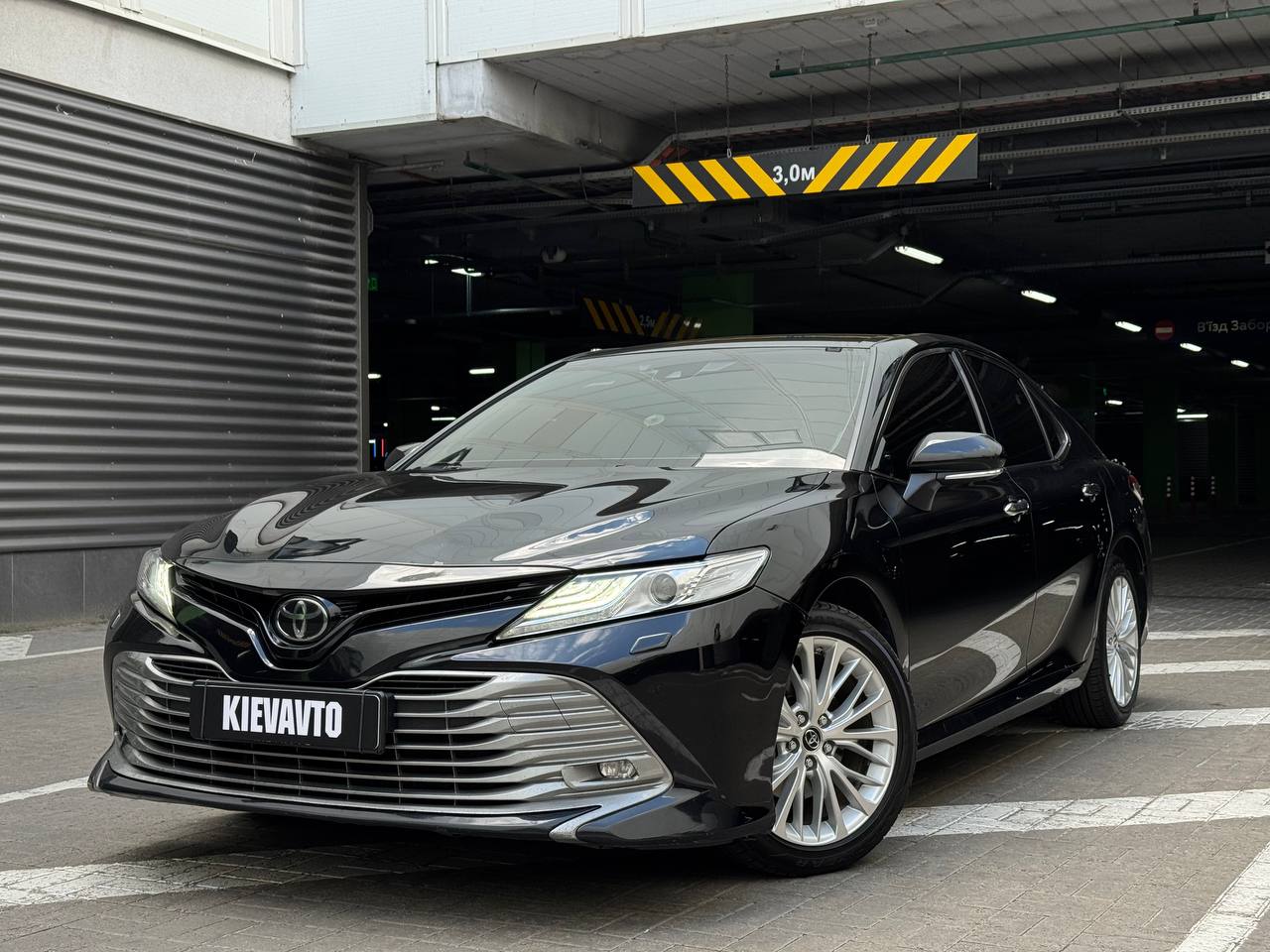 Купити Toyota Camry Київ