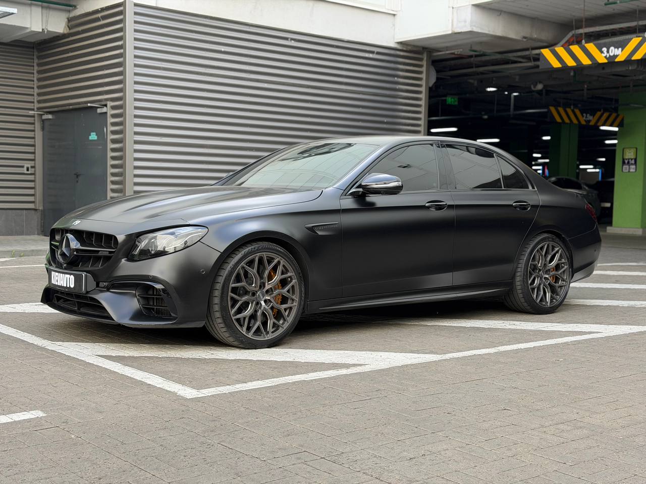 Купити Mercedes-Benz E63 Київ