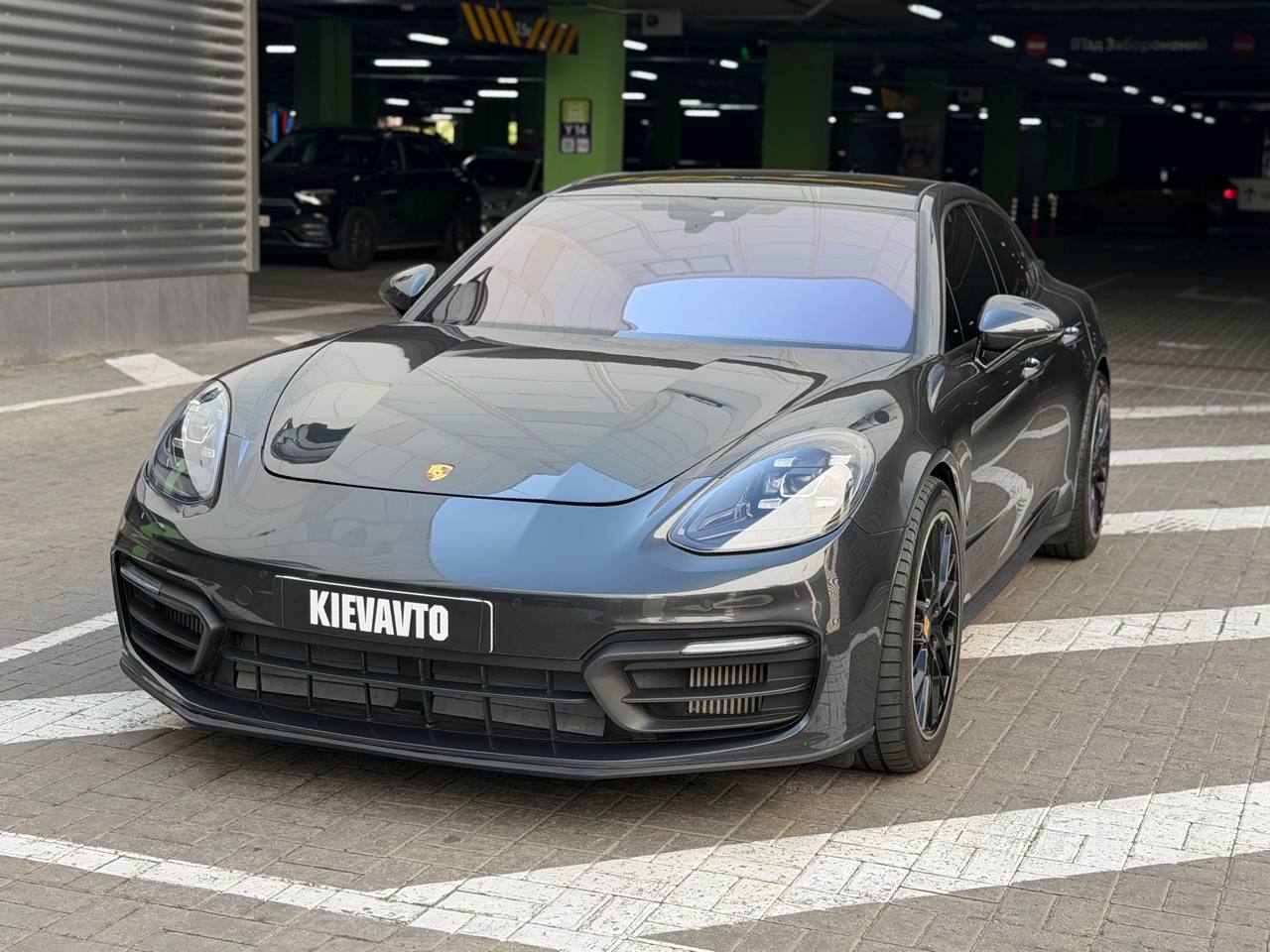Купити Porsche Panamera Київ